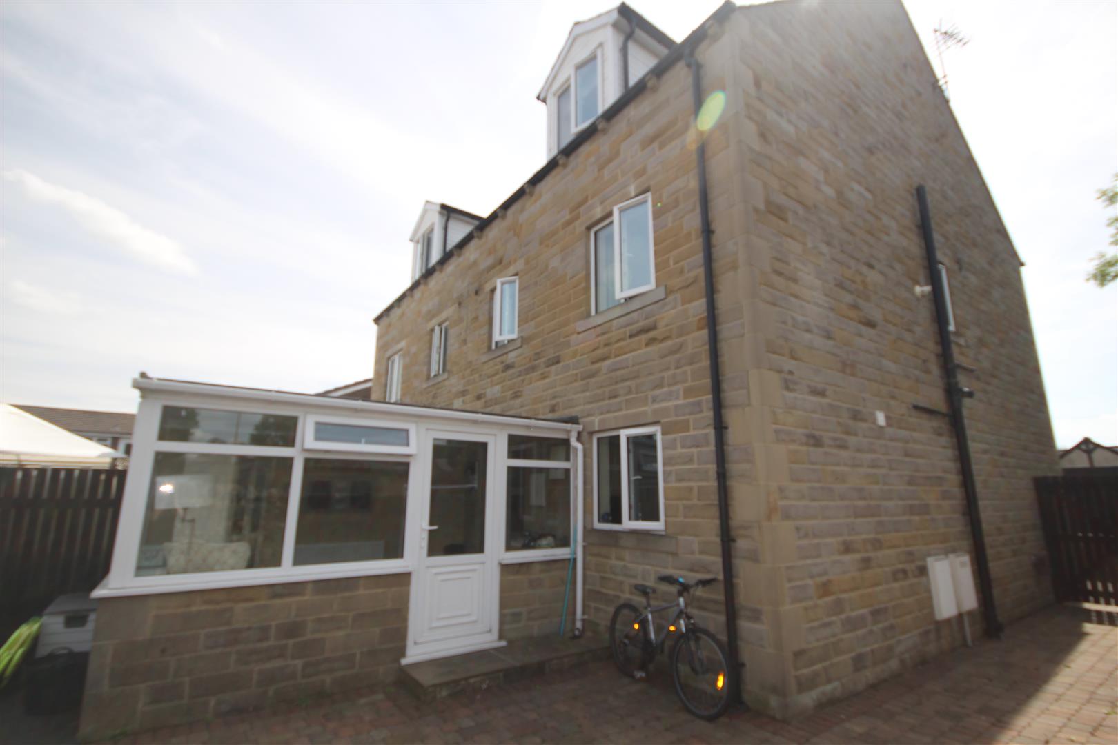 4 bedroom semi-detached house Let Agreed in Earby - IMG_8368.jpg